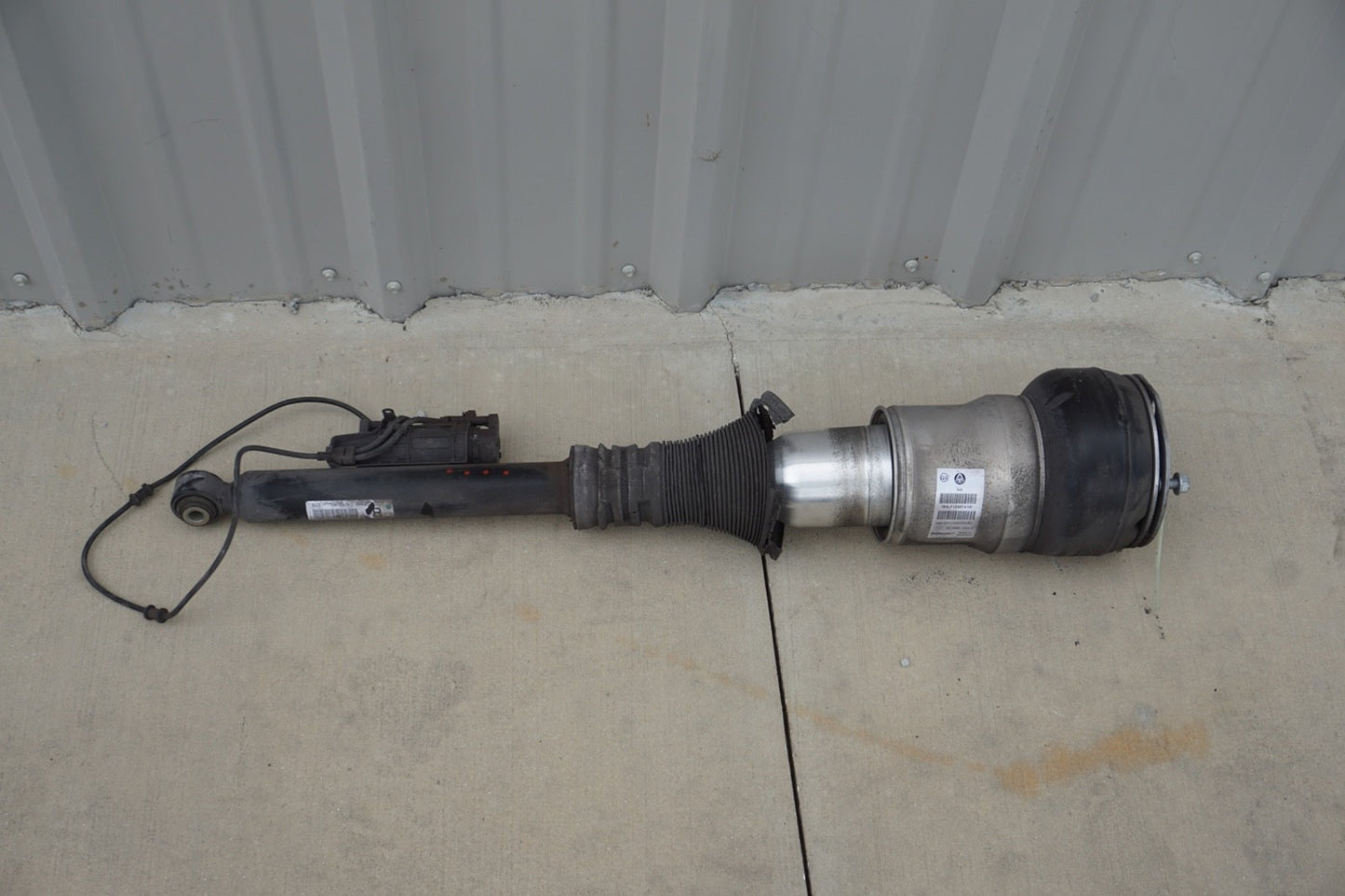 2014 - 2017 MERCEDES-BENZ S550 OEM REAR RIGHT AIR SUSPENSION SHOCK STRUT