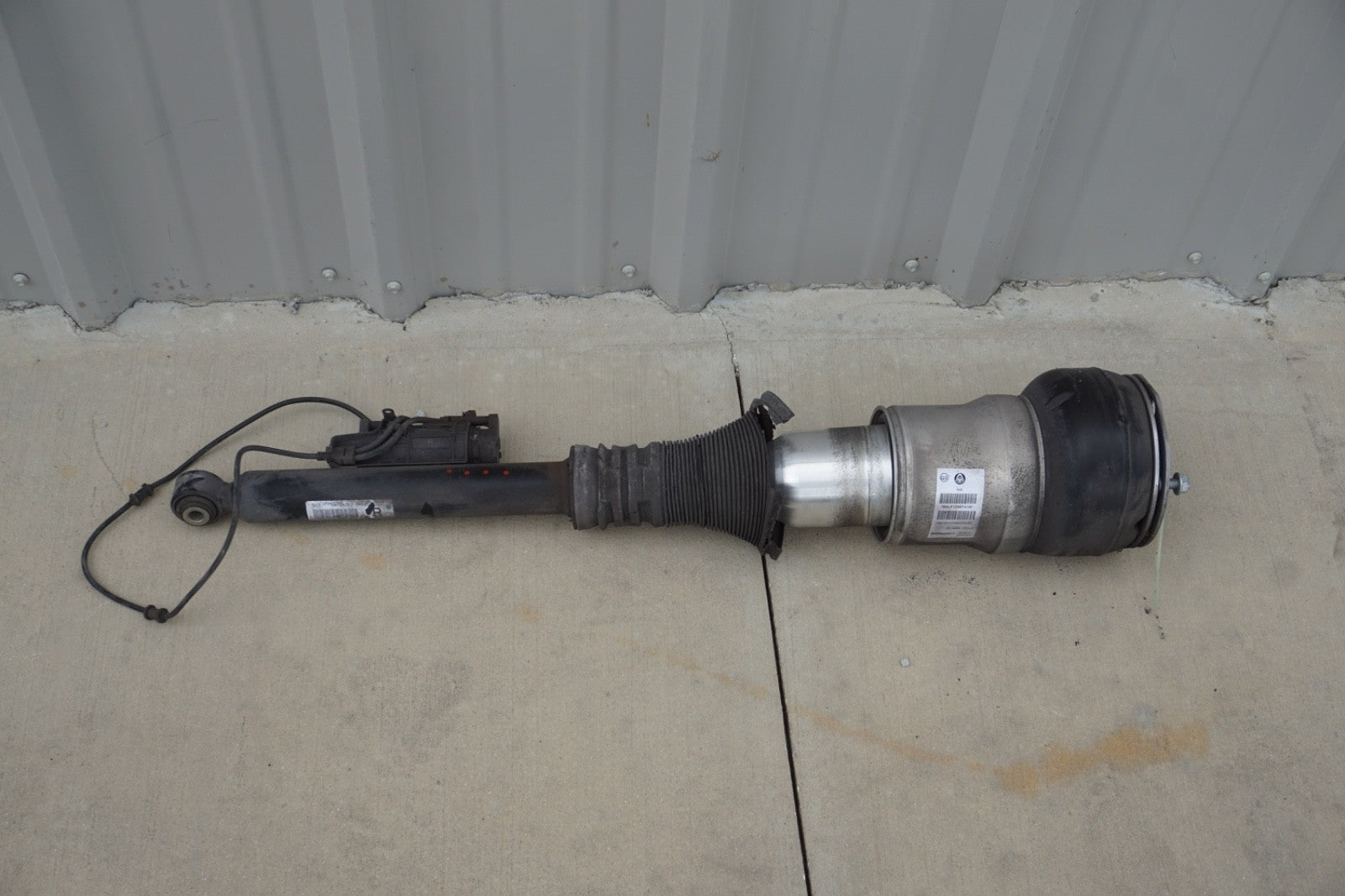 2014 - 2017 MERCEDES-BENZ S550 OEM REAR RIGHT AIR SUSPENSION SHOCK STRUT