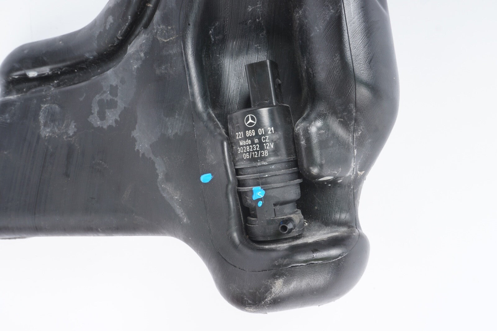 08-18 Mercedes W204 C350 E350 CLS550 Headlight Windshield Washer Bottle Tank OEM