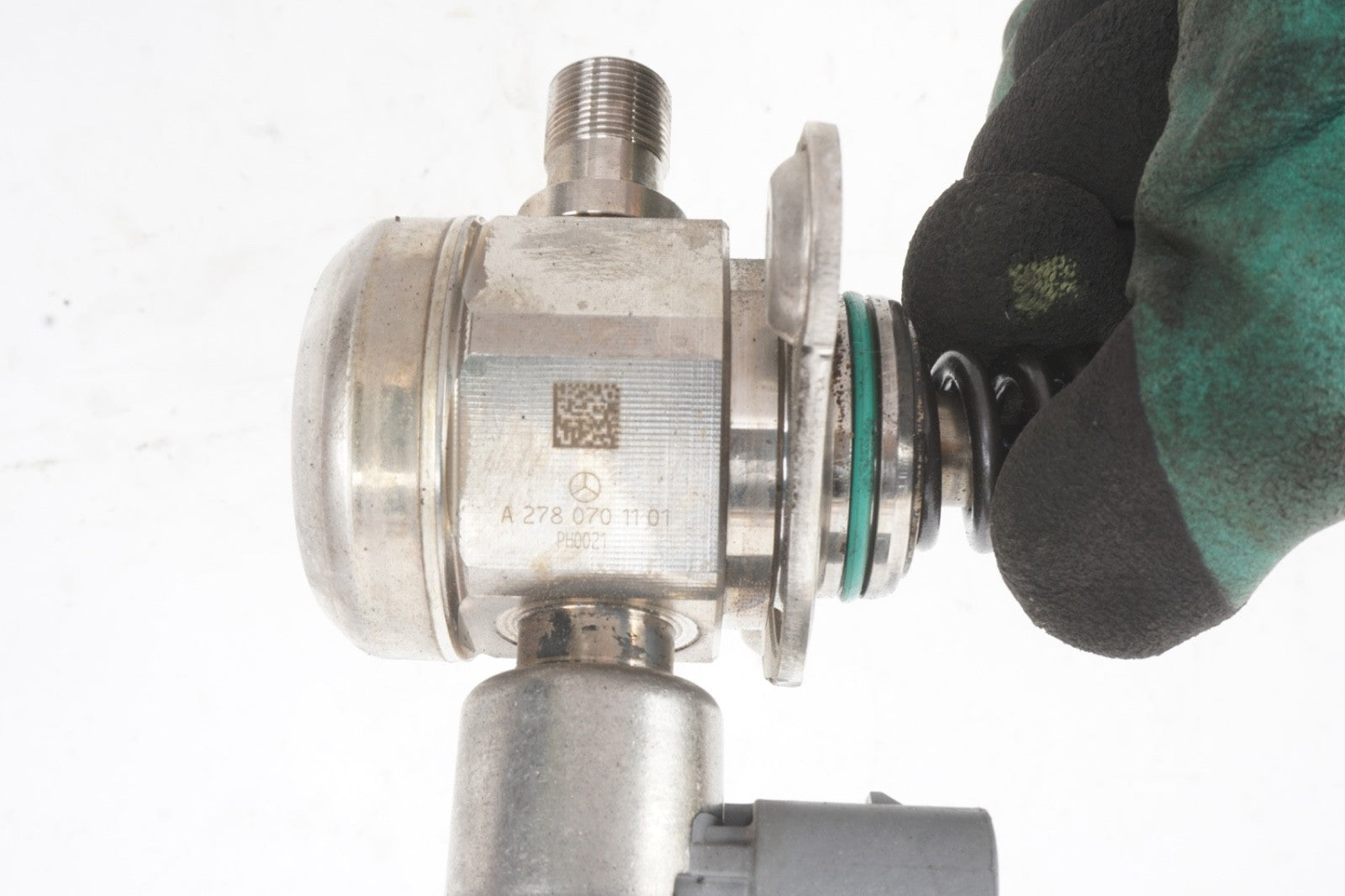 2013 Mercedes X166 GL550 E550 Left Driver Side High Pressure Fuel Pump OEM