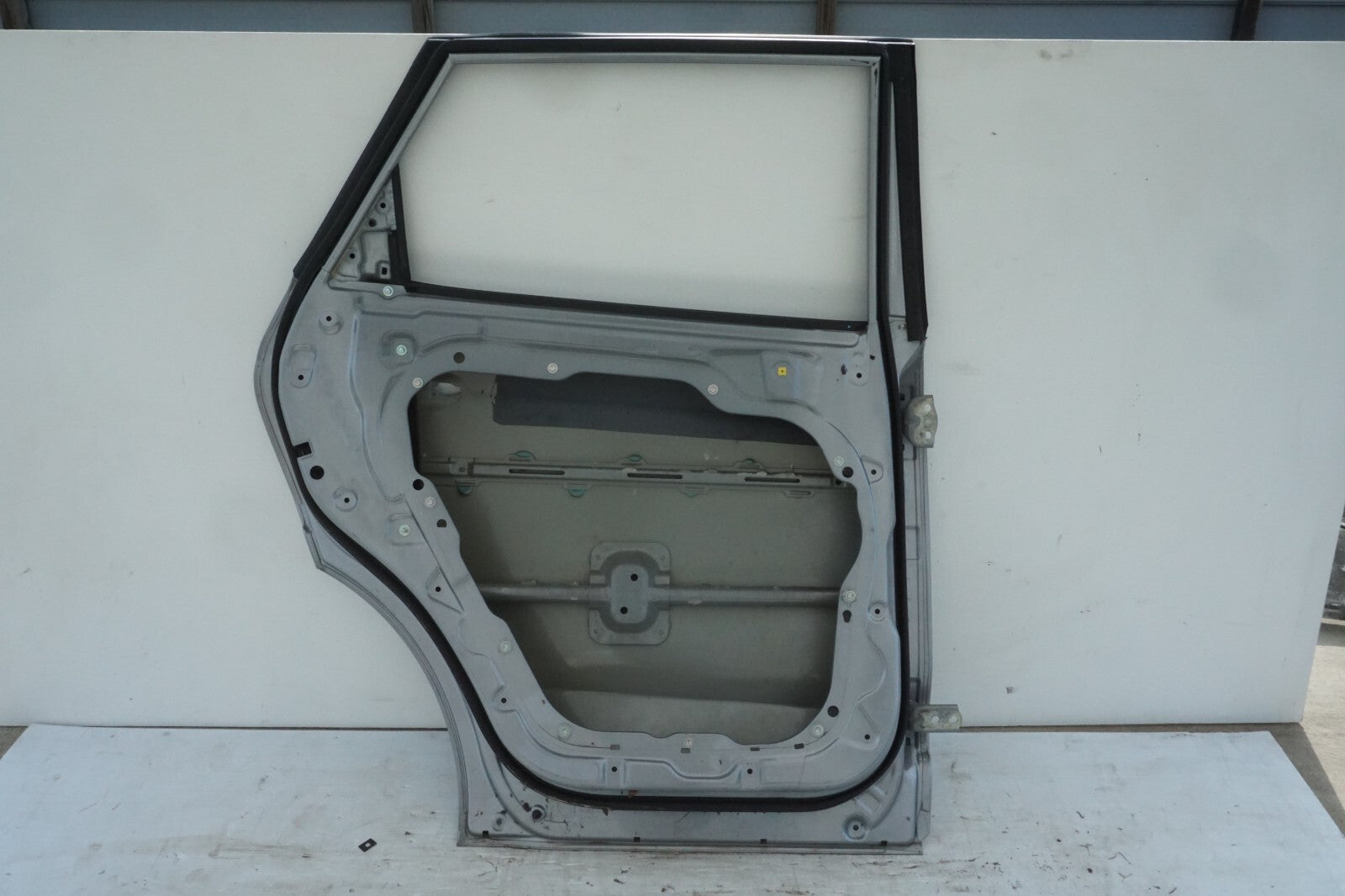 2013-2018 HYUNDAI SANTA FE REAR LEFT DRIVER SIDE DOOR SHELL OEM