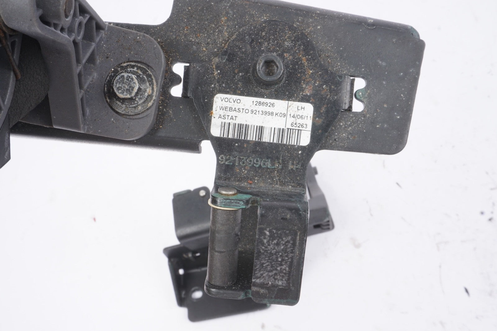 2008 - 2012 Volvo C70 Convertible Roof Latch - Left and Right