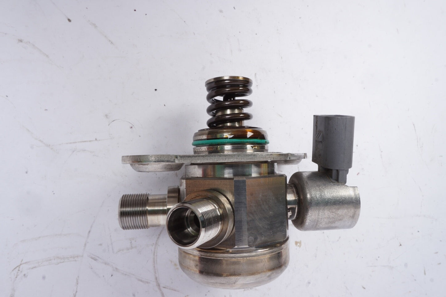12-18 Mercedes W212 E400 C300 GLE350 M276 High Pressure Fuel Pump w/ Housing OEM