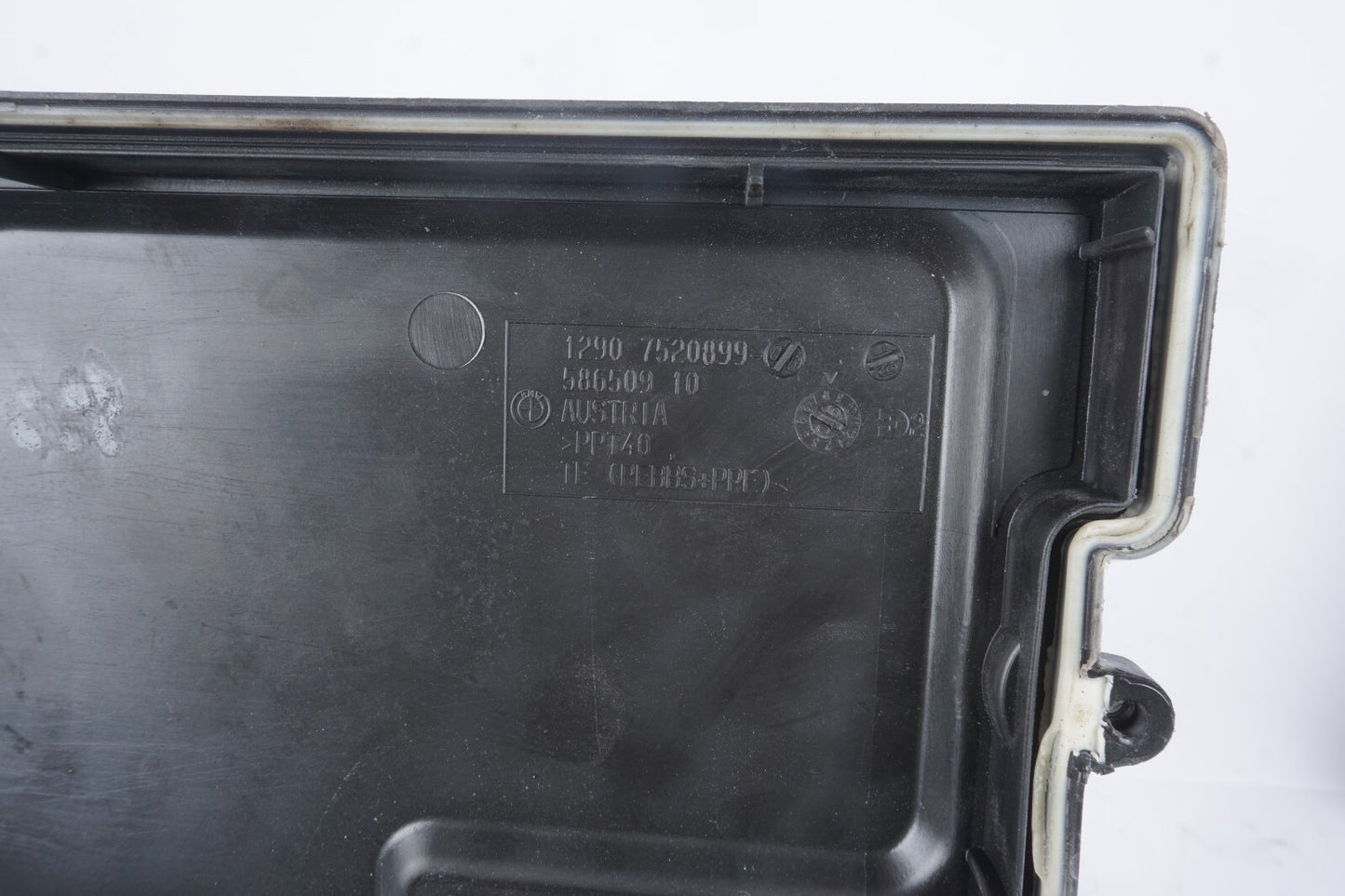2006 - 2010  BMW 650i E63 E64 ECU ECM Engine Motor Computer Cover Panel  OEM