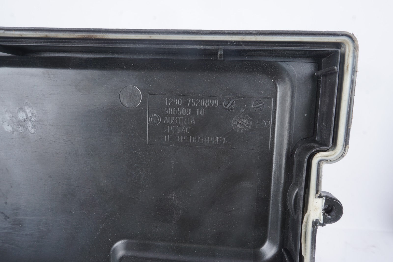 2006 - 2010  BMW 650i E63 E64 ECU ECM Engine Motor Computer Cover Panel  OEM