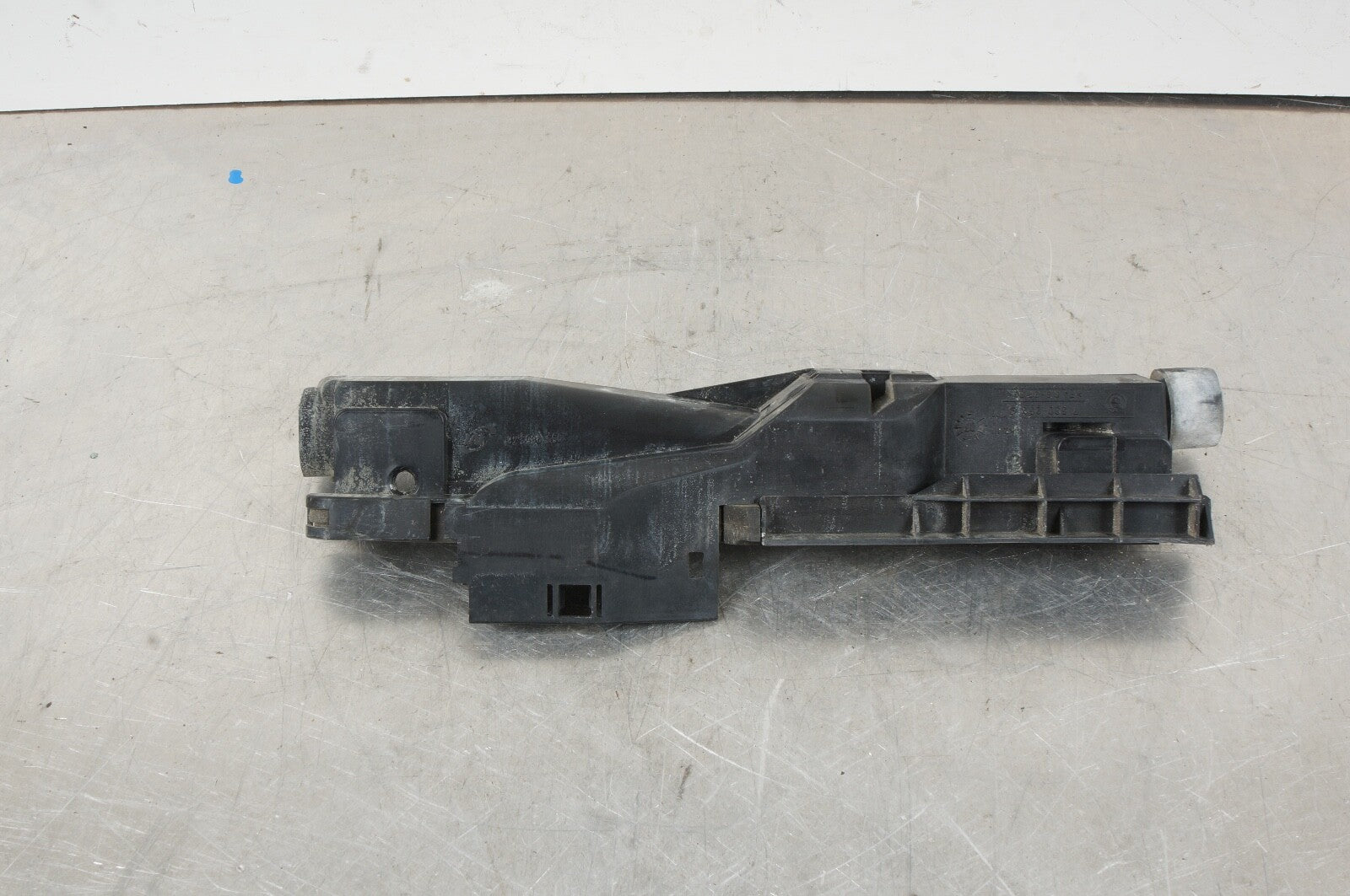 03-06 BMW X3 E83 SUV 3.0L LEFT SIDE RADIATOR MOUNT  BRACKET CARRIER OEM 7530252