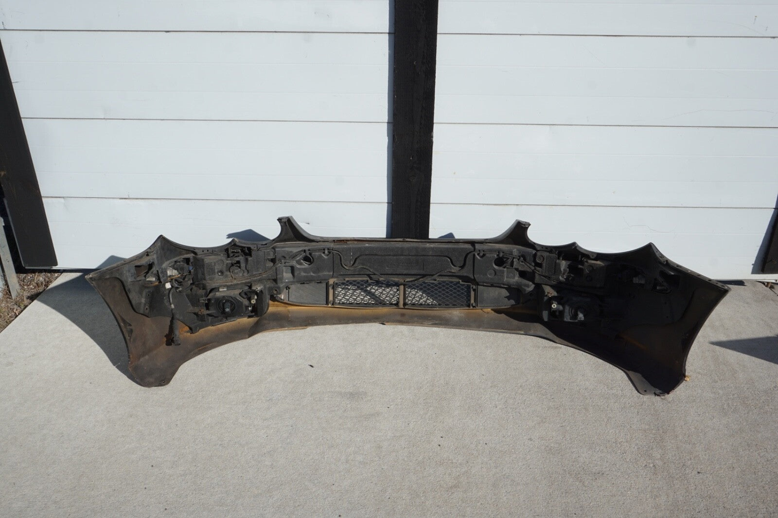 03-06 MERCEDES SL500 FRONT BUMPER COVER W/PARK ASSIST SENSORS