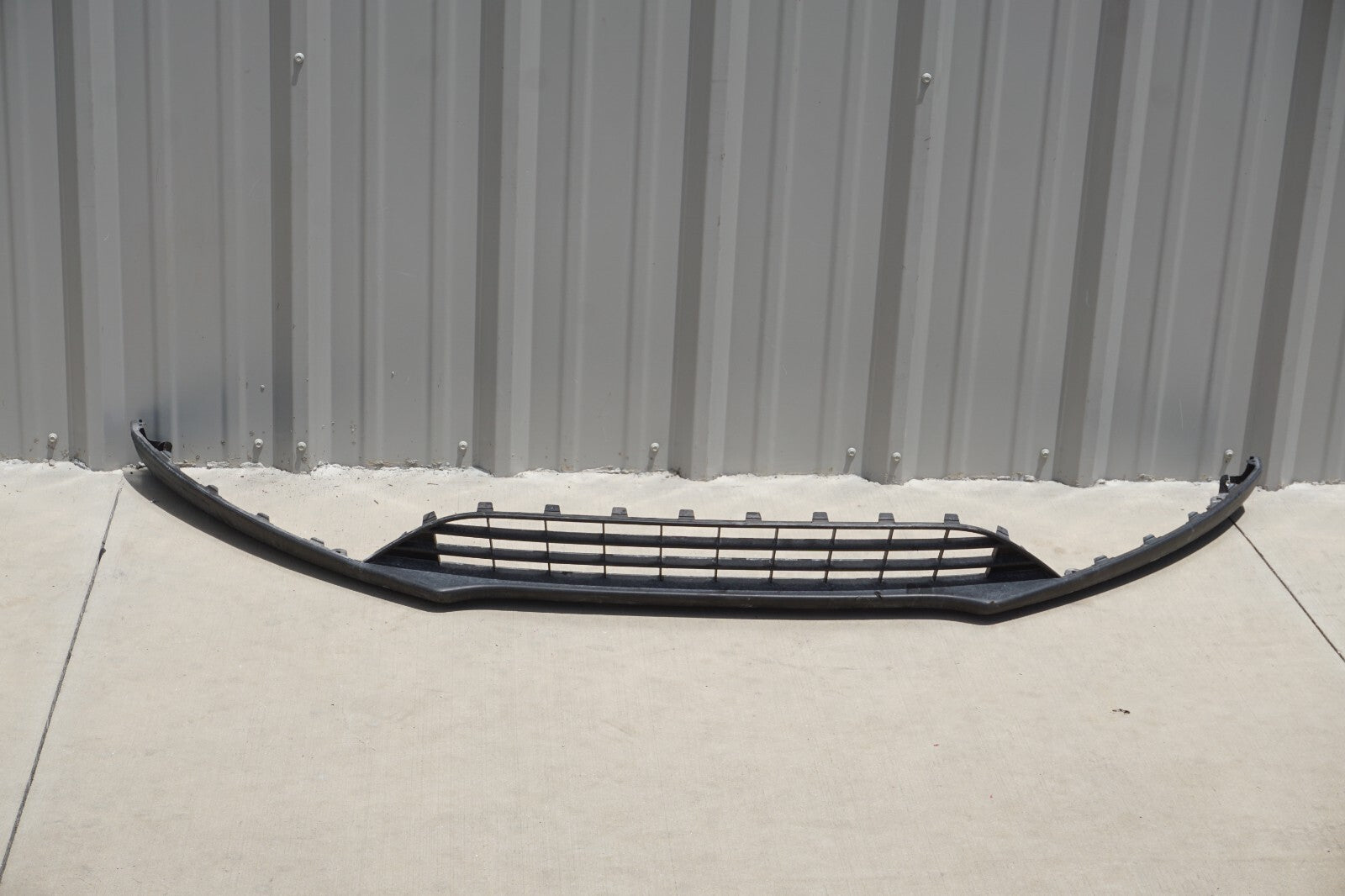 2015-2018 FORD FOCUS FRONT BUMPER LOWER COVER VALANCE PANEL GRILL OEM