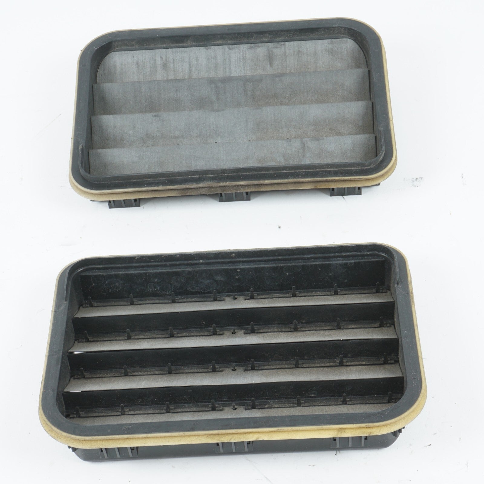 10 - 16 PORSCHE PANAMERA LEFT & RIGHT REAR QUARTER PRESSURE VENT GRILLE  OEM
