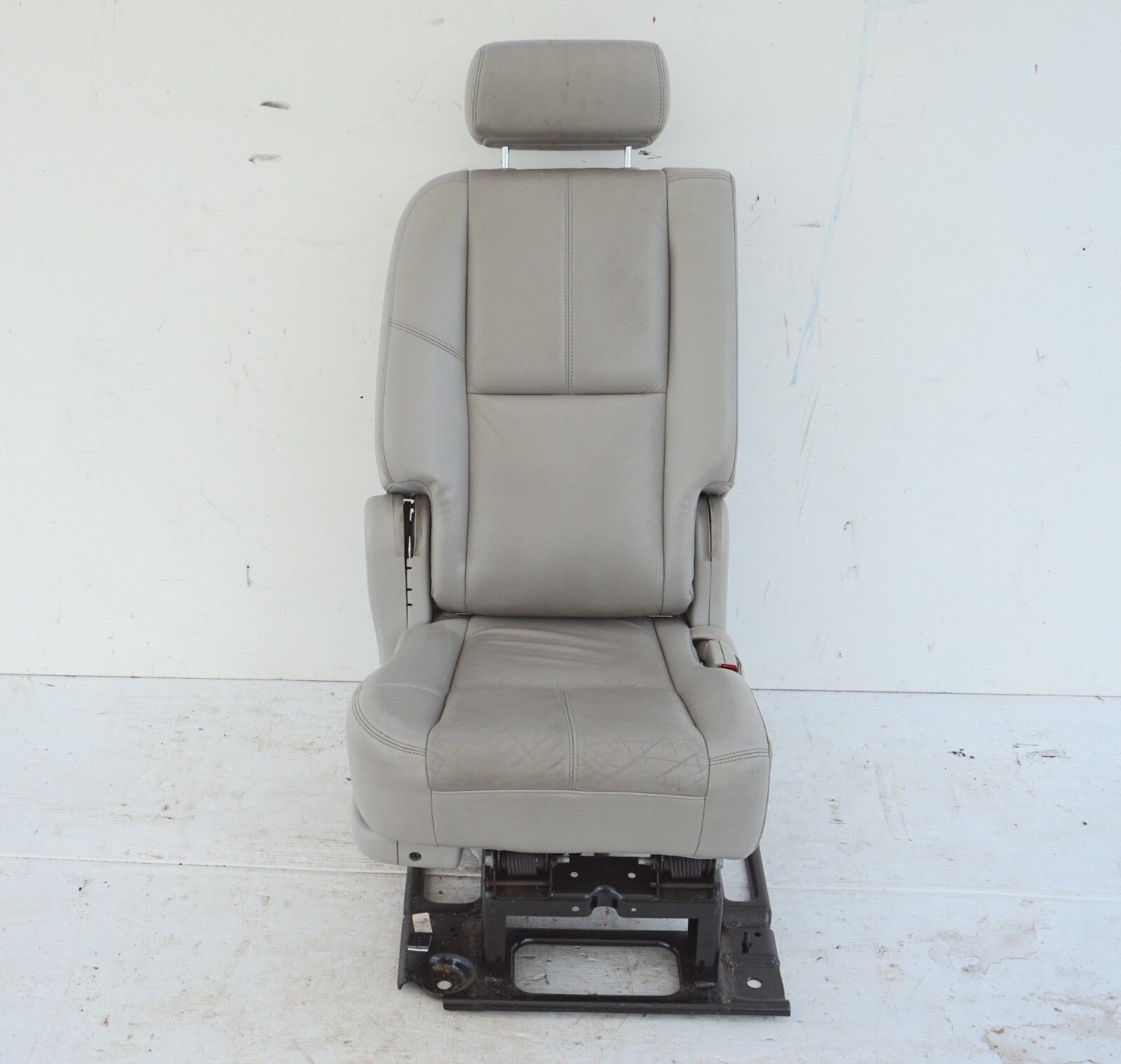 2007 - 2013 Chevy Suburban REAR 2ND ROW SEAT RIGHT PASSENGER SEAT OEM