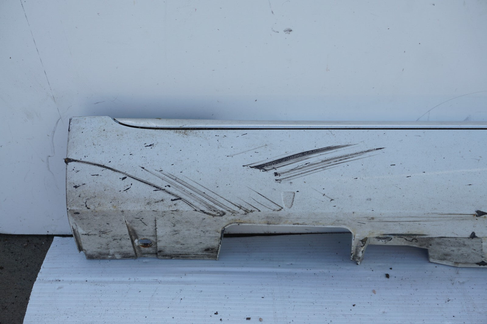 2011 - 2014 AUDI A8L LEFT DRIVER SIDE ROCKER PANEL SKIRT MOLDING OEM