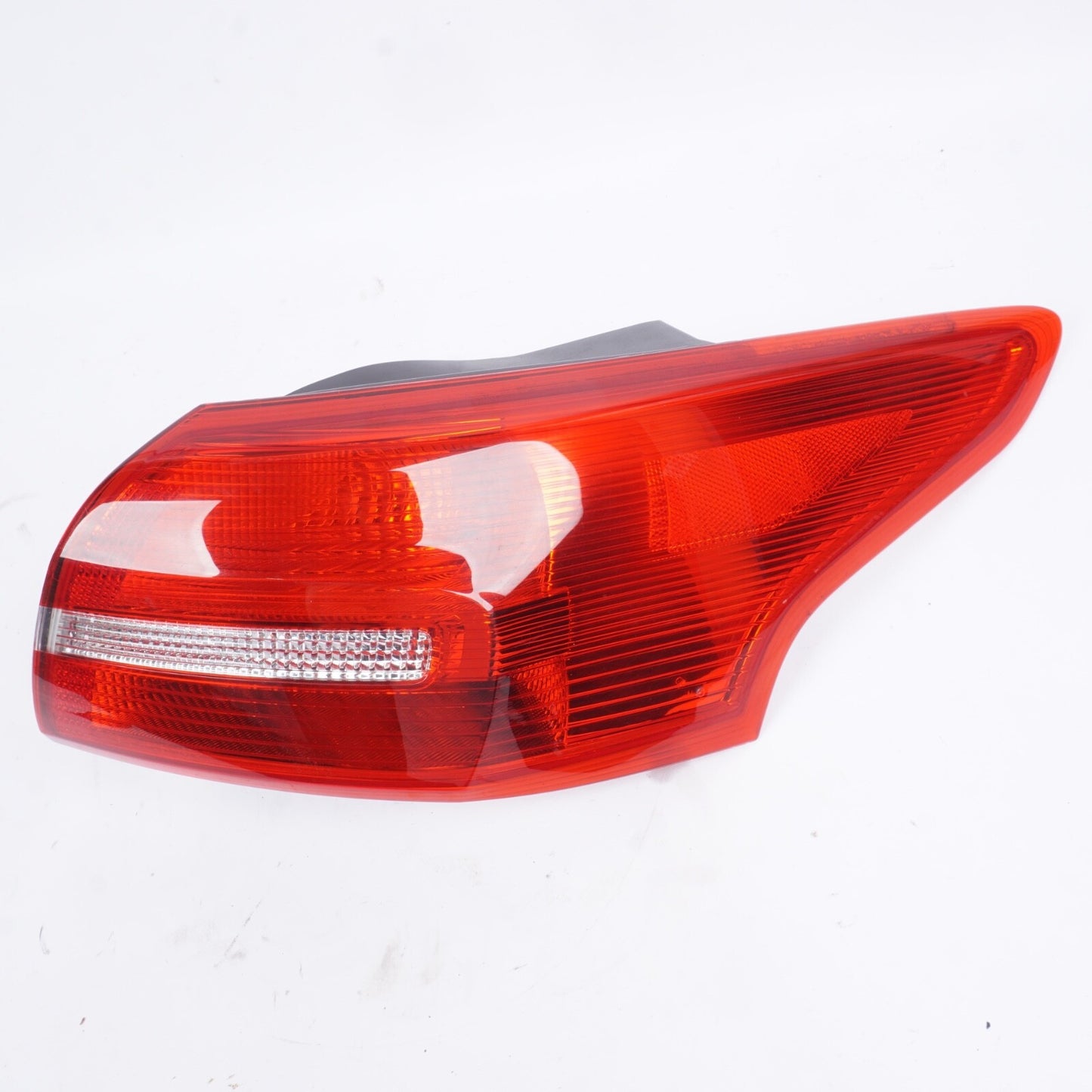 2015 2016 2017 2018 FORD FOCUS SEDAN RIGHT Passenger TAIL LIGHT OEM