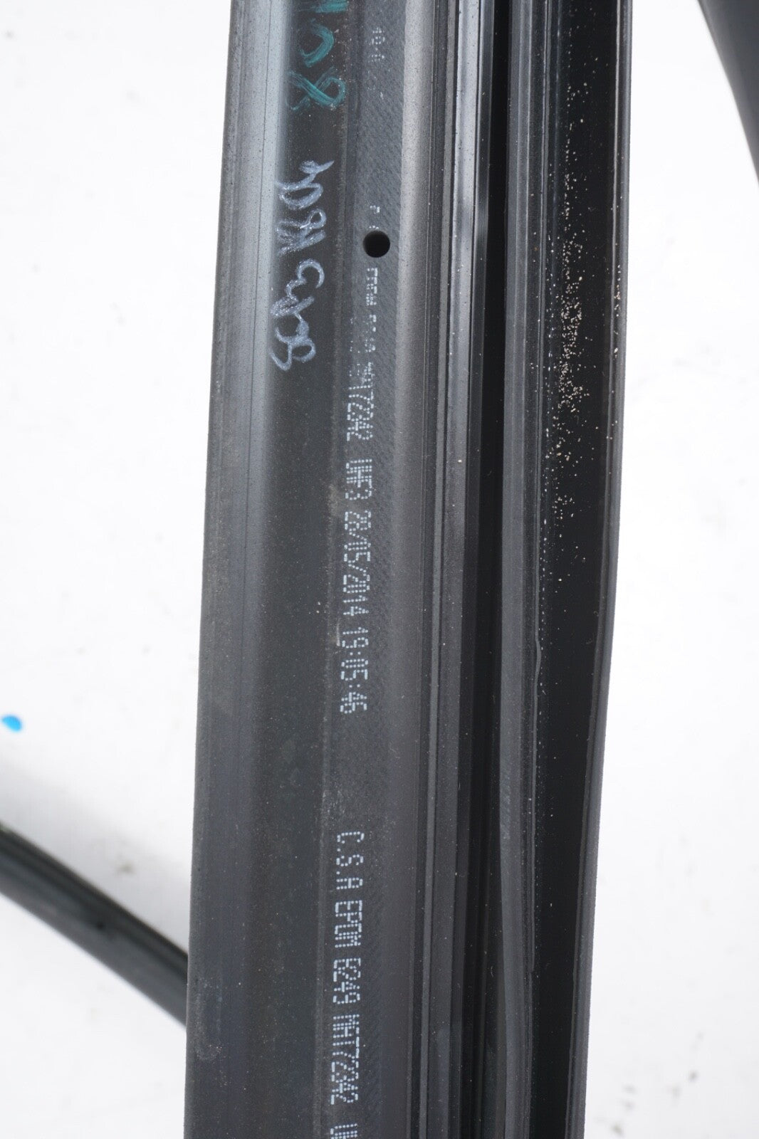 2014 - 2020 MASERATI GHIBLI FRONT LEFT DOOR RUBBER WEATHER STRIP SEAL OEM