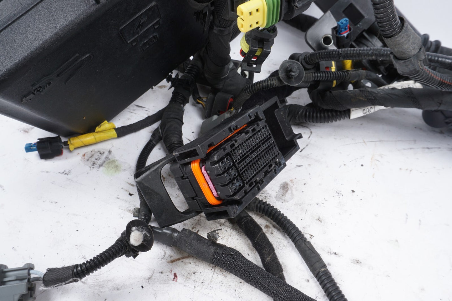 2014-2019 Maserati Ghibli Engine Bay Wire Harness w/ Fuse Box OEM