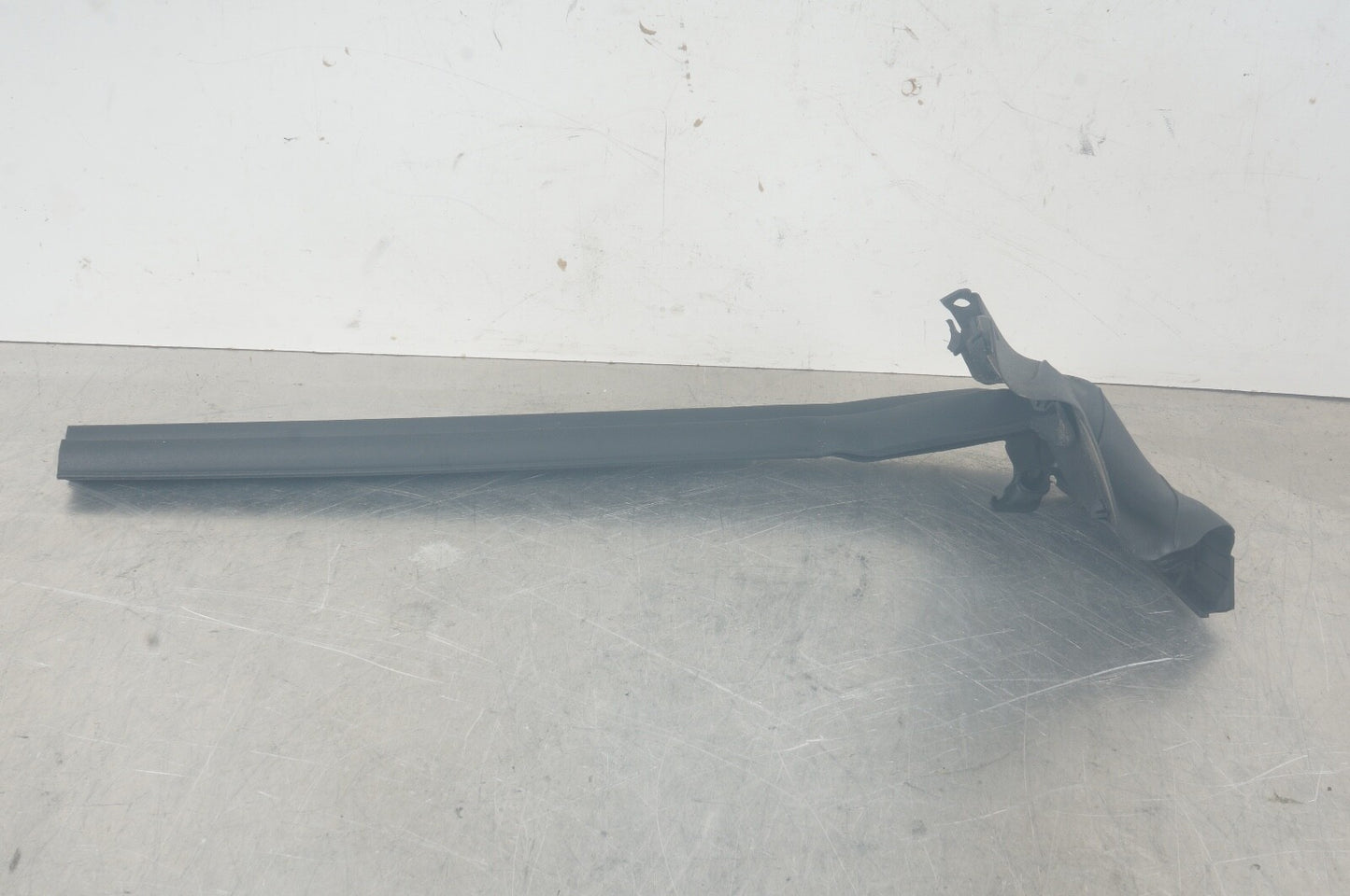 MERCEDES R231 SL-CLASS PASSENGER/RIGHT QUARTER VENT GLASS WINDOW WEATHER SEAL