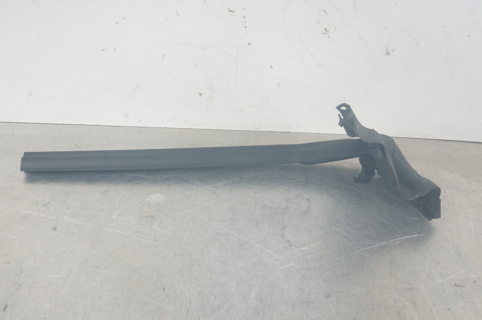 MERCEDES R231 SL-CLASS PASSENGER/RIGHT QUARTER VENT GLASS WINDOW WEATHER SEAL