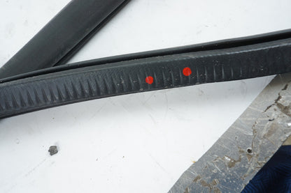 17 - 23 CHRYSLER PACIFICA FRONT RIGHT PASS SIDE DOOR BODY WEATHERSTRIP SEAL OEM