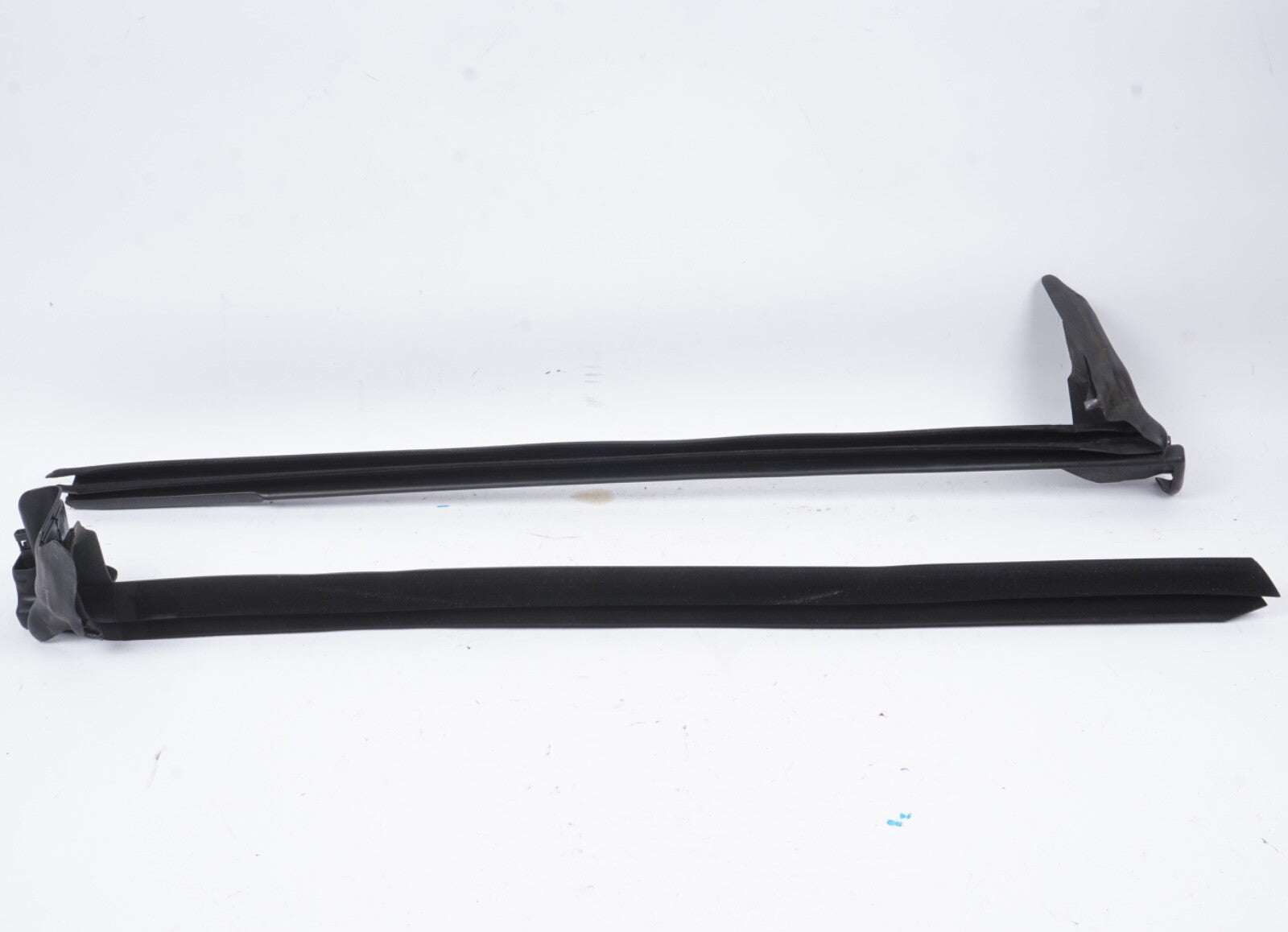 2011-2014 MERCEDES E350 CONVERTIBLE REAR QUARTER RUBBER SEAT LEFT & RIGHT
