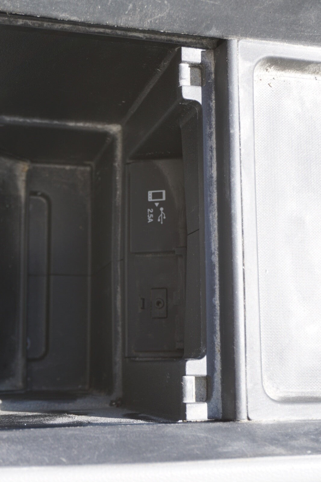 2018-2020 Honda Odyssey  Middle Console  Center Gray/black
