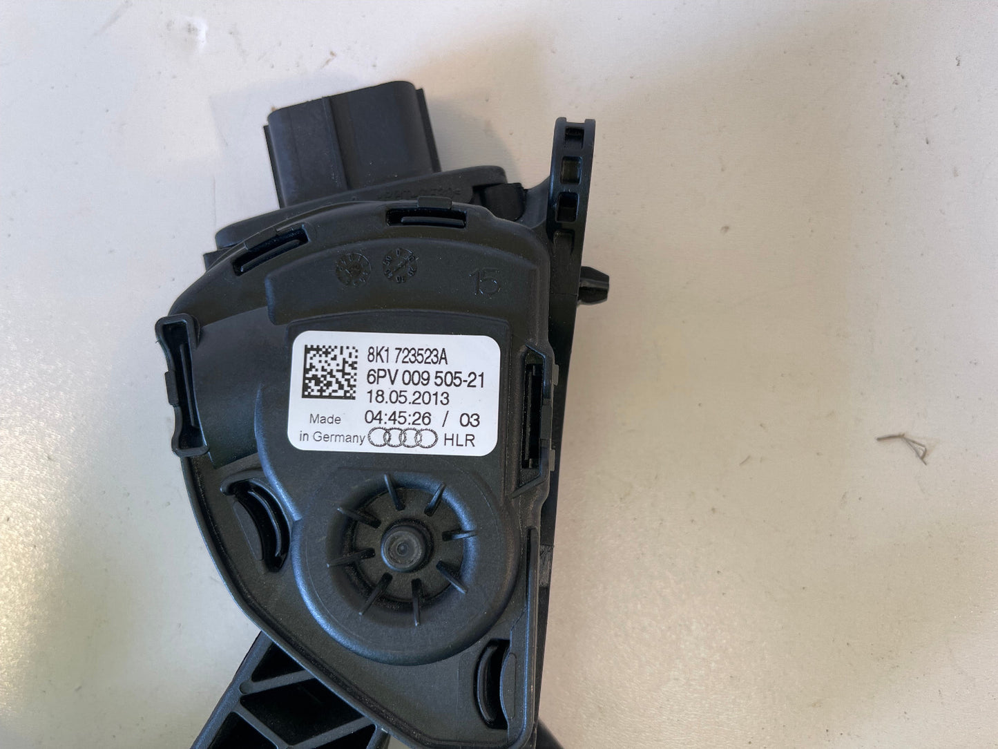 12 - 18 AUDI C7 A6 A7 A8 GAS ACCELERATION PEDAL 8K1723523A OEM