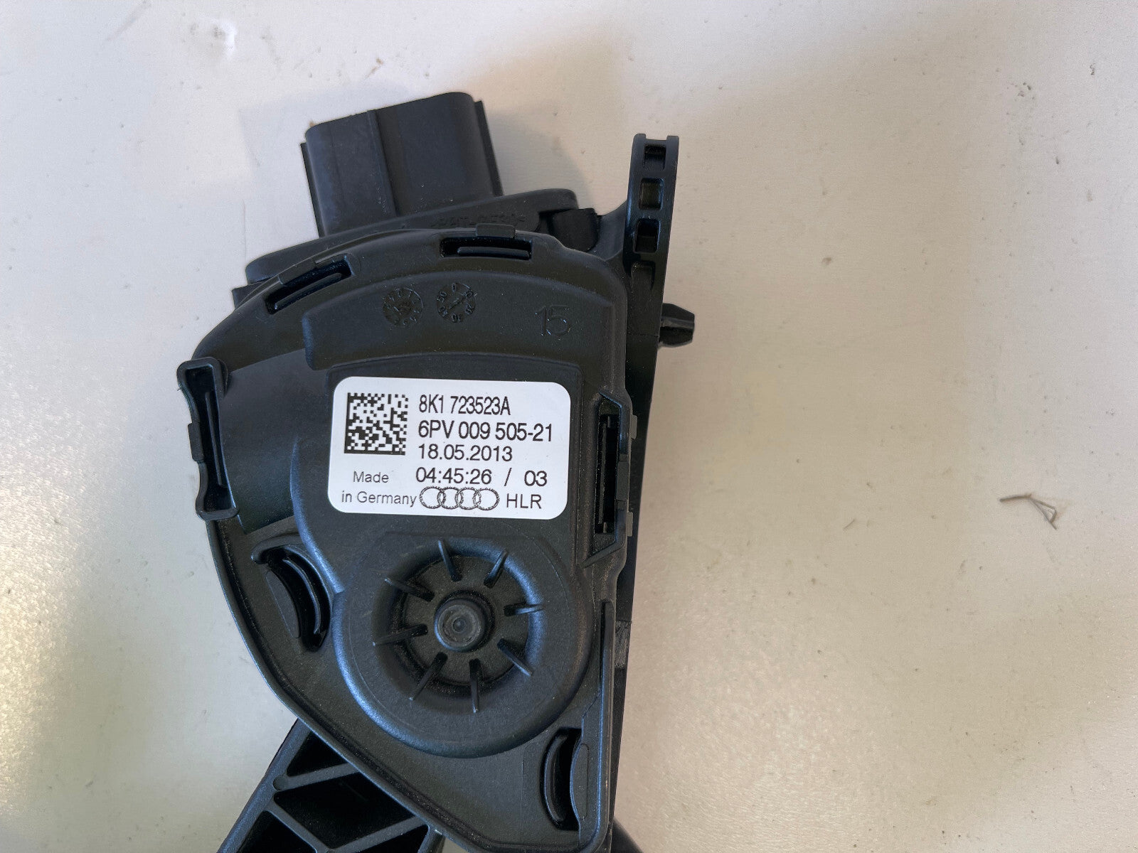 12 - 18 AUDI C7 A6 A7 A8 GAS ACCELERATION PEDAL 8K1723523A OEM