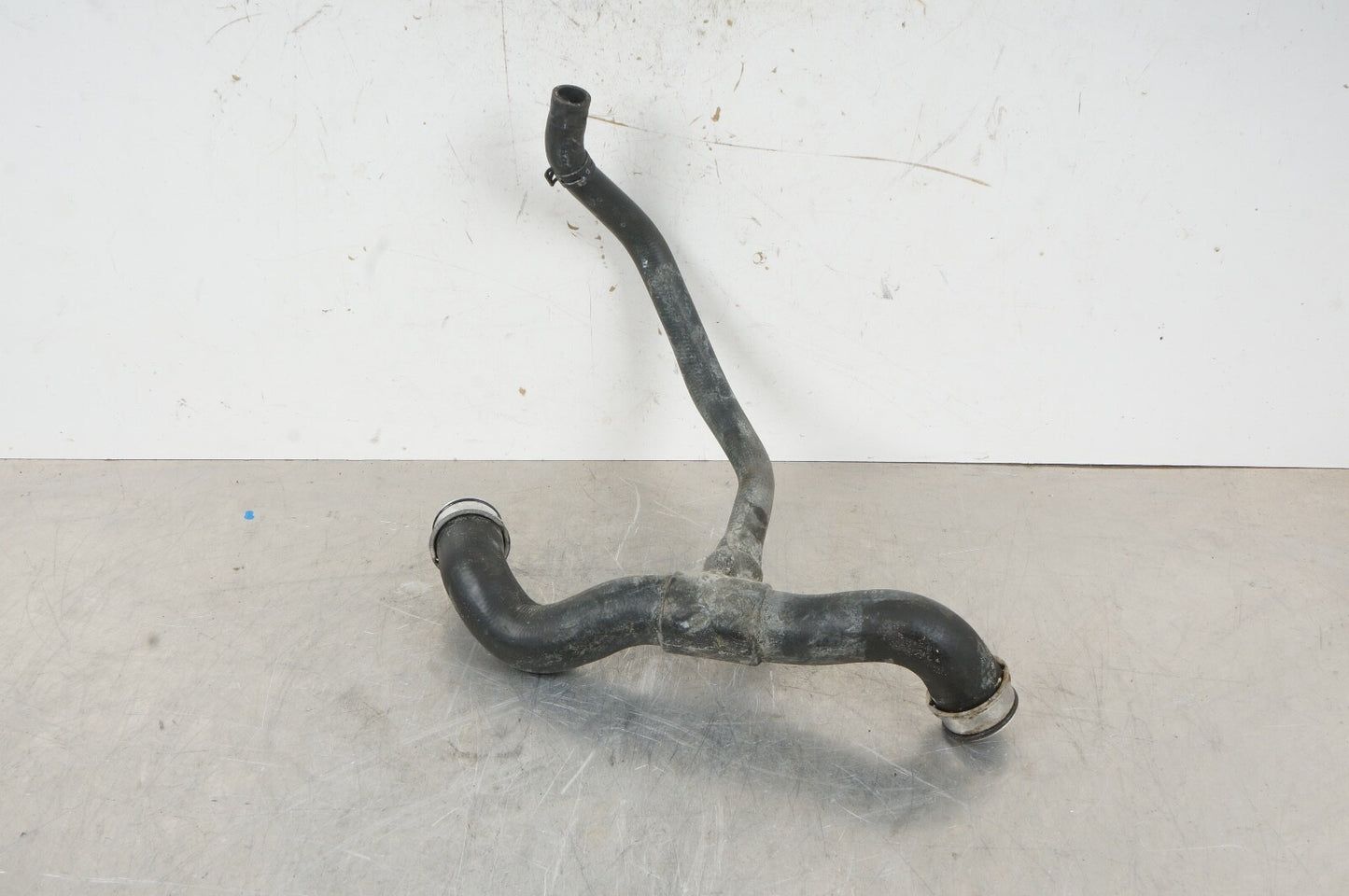07-11 Mercedes W221 S550 CL550 Lower Radiator Cooling Hose Pipe 2215015582 OEM