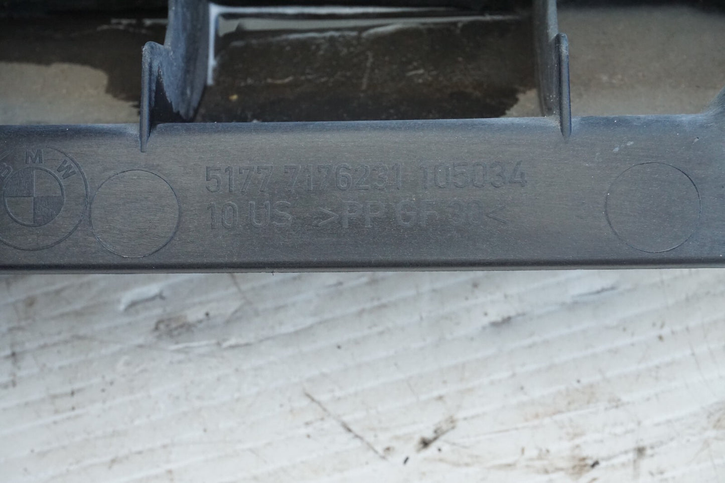 2008 - 2013 BMW X6 LEFT DRIVER SIDE SKIRT MOUNTING RAIL BRACKET  OEM