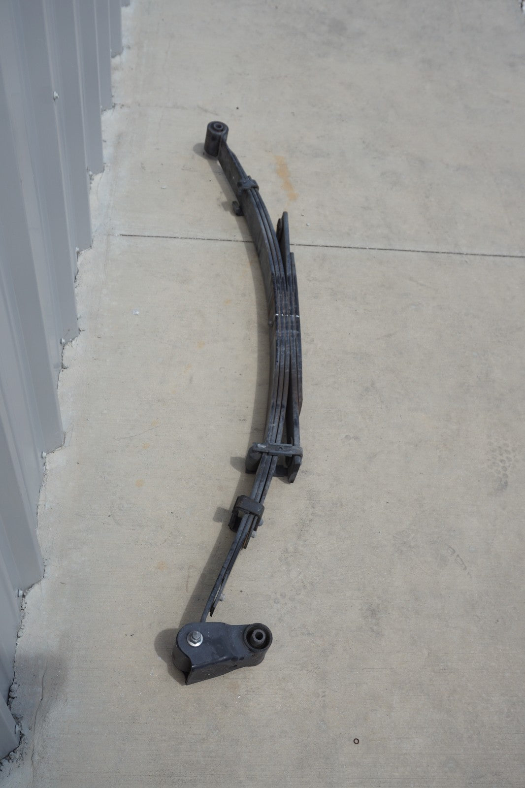 2017 - 2024 NISSAN TITAN XD REAR RIGHT SIDE SUSPENSION LEAF SPRING OEM