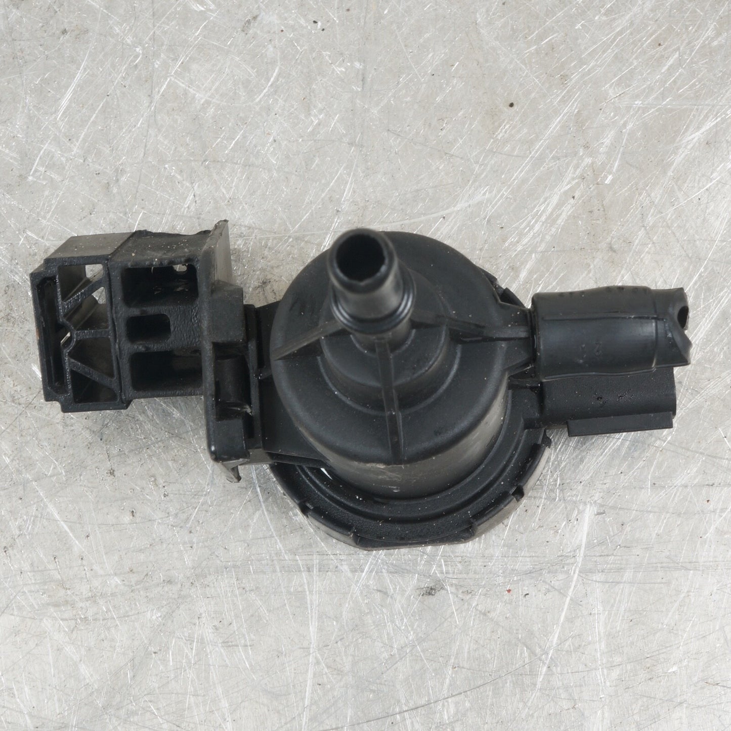 11-18 Mercedes W221 S550 CLS550 CL550 Fuel System Purge Valve 0014760532 OEM