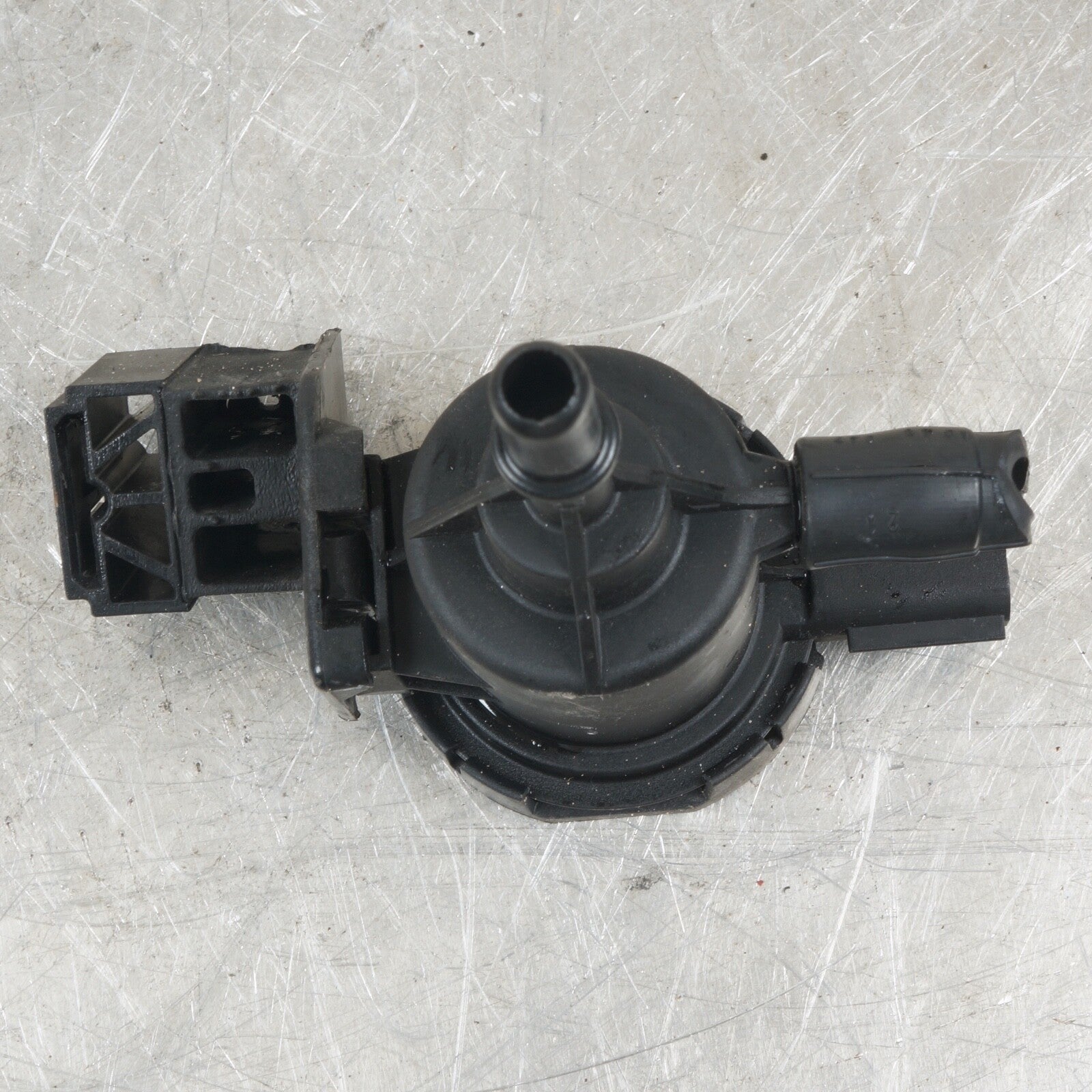 11-18 Mercedes W221 S550 CLS550 CL550 Fuel System Purge Valve 0014760532 OEM