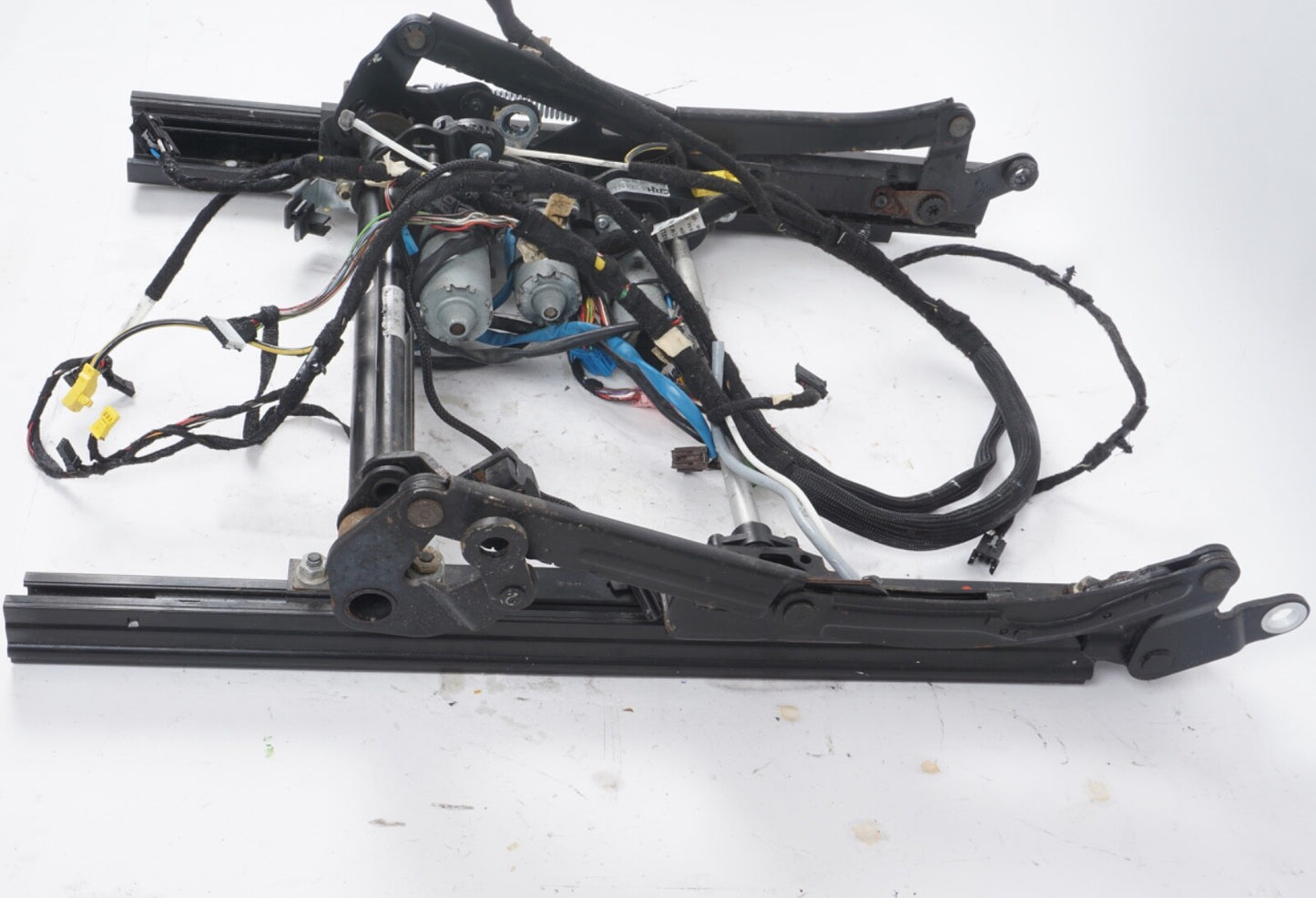 03-12 Mercedes R230 SL500 SL55 AMG Lower Seat Track Rail Right Side OEM