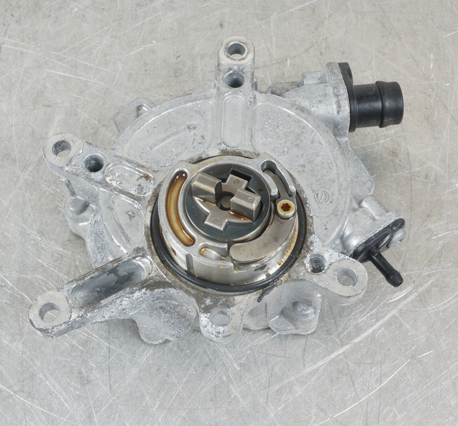 2017-2020 Mercedes Benz SL550 R231 2760105214 VACUUM PUMP