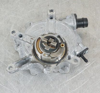 2017-2020 Mercedes Benz SL550 R231 2760105214 VACUUM PUMP
