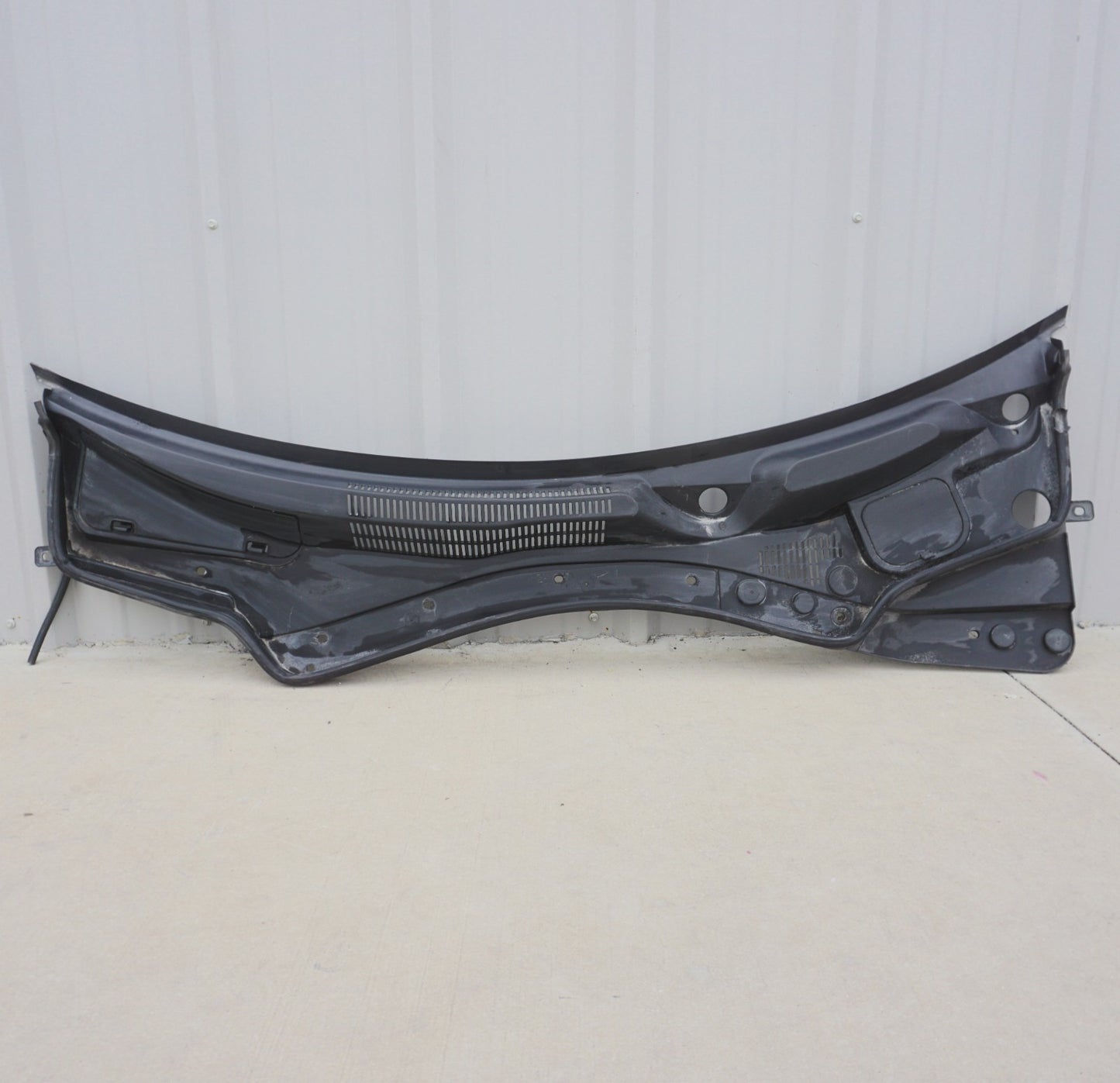 2014-2020 Maserati Ghibli Windshield Wiper Cowl Vent Grille Panel 670010468 OEM