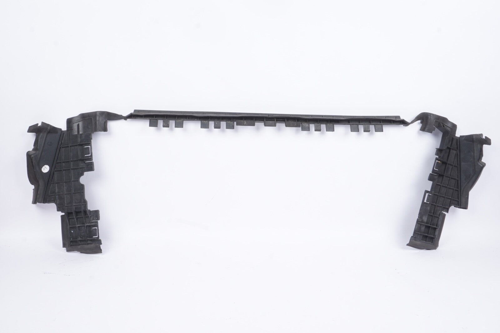 10-17 Mercedes W207 E350 E400 Radiator Support Baffle Air Duct 2075052530 OEM