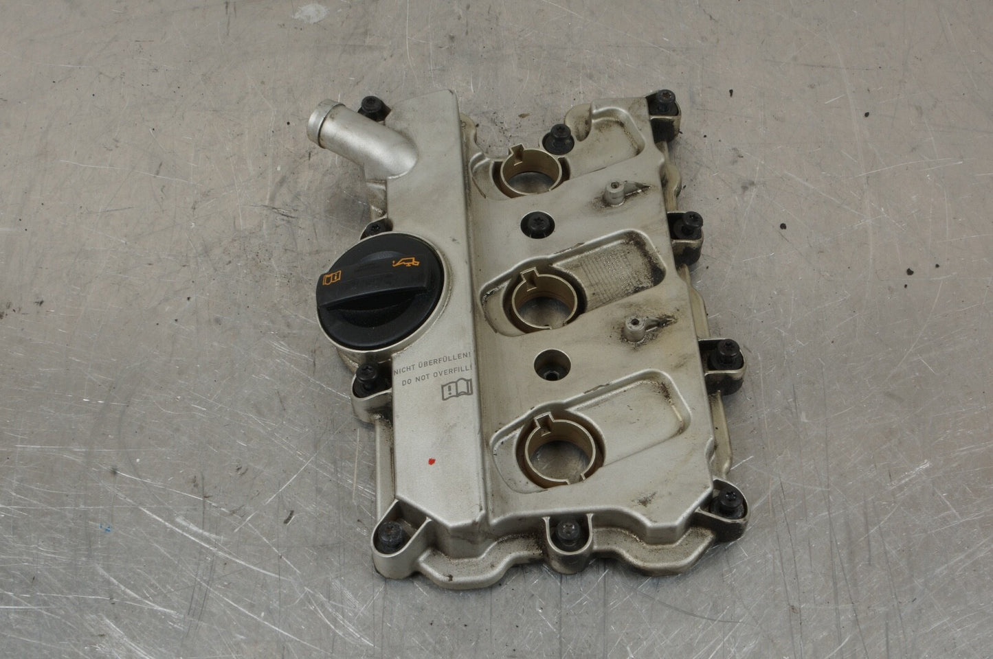 2012-2017 Audi A6 A7 A8 3.0L Engine Left Cylinder Head Valve Cover 06E103471