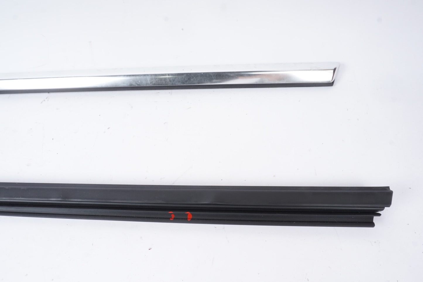 10-13 MERCEDES-BENZ E350 E550 COUPE FRONT RIGHT PASSENGER DOOR CHROME MOLDING
