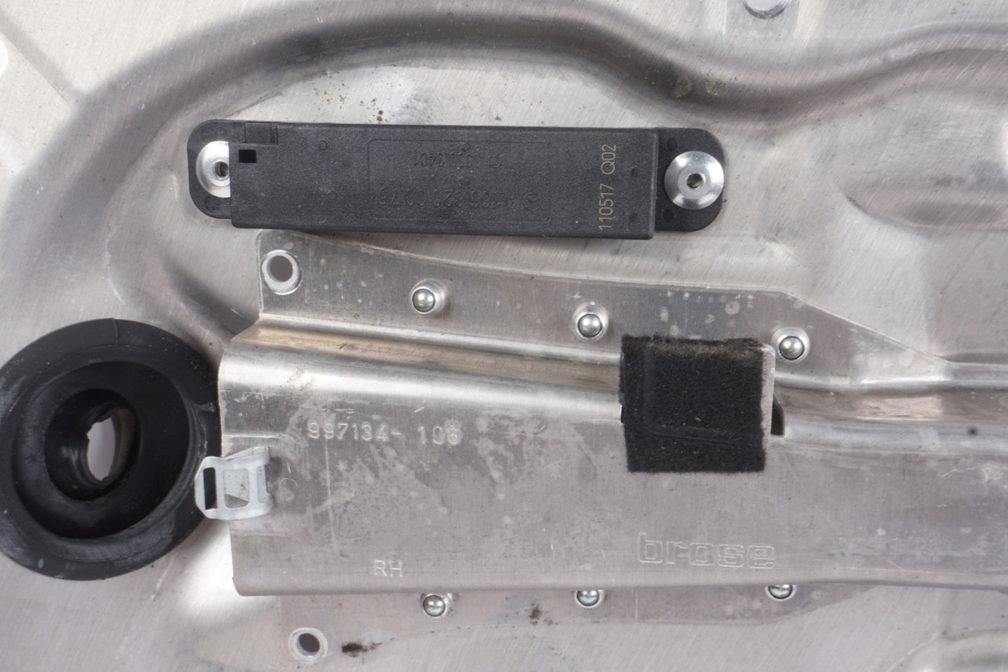 07-13 MERCEDES W221 S550 S400 REAR RIGHT SIDE WINDOW REGULATOR MOTOR PANEL OEM