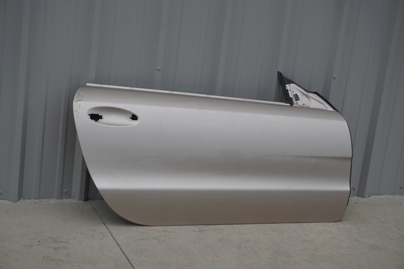 03 - 08 Mercedes R230 SL500 SL550 SL600 Front Door Shell Right Passenger EM