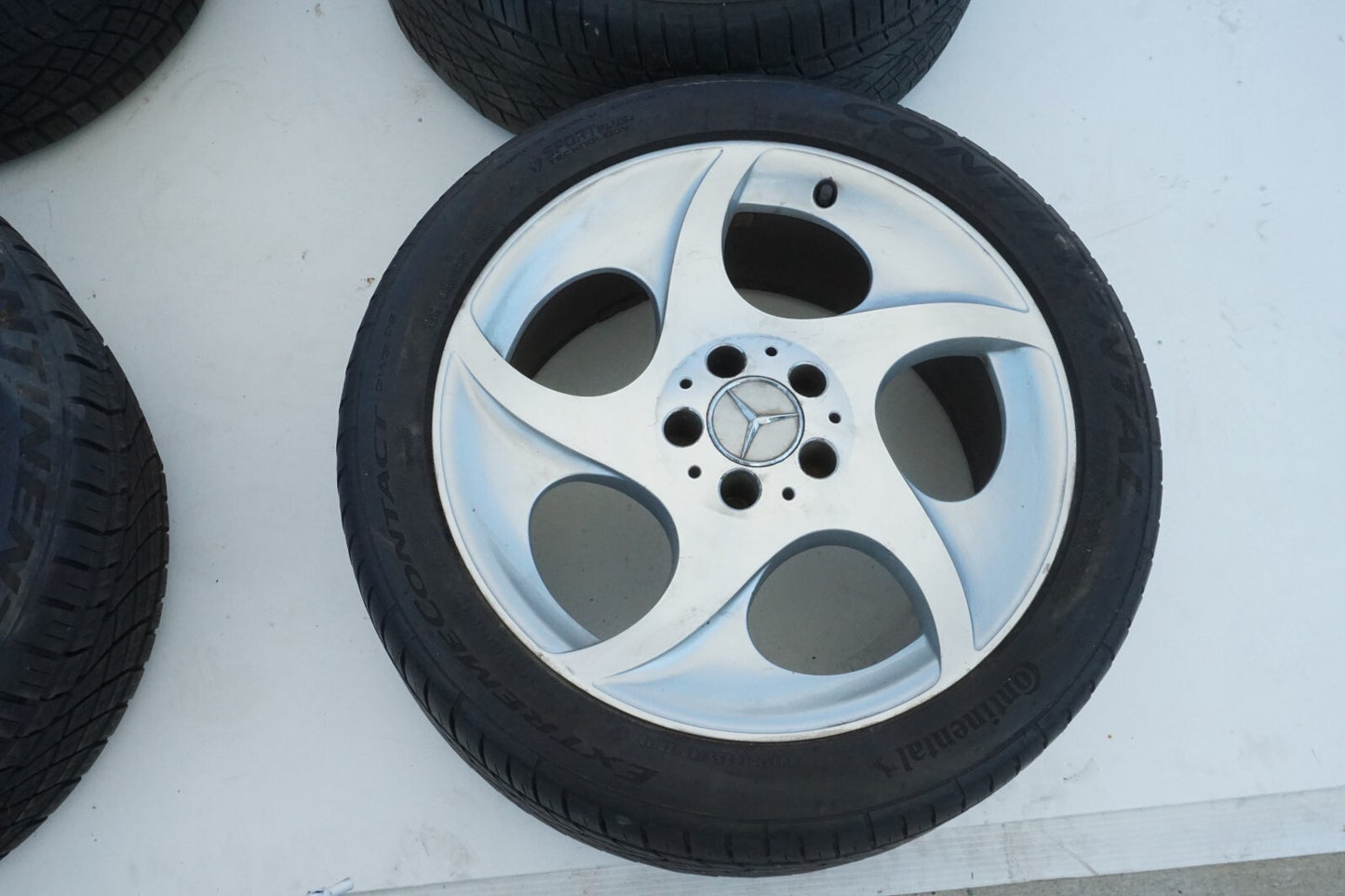 03 - 12 Mercedes R230 SL500 ALLOY WHEEL RIM 8.5Jx18 *TWO WHEEL ARE CRACKED* OEM