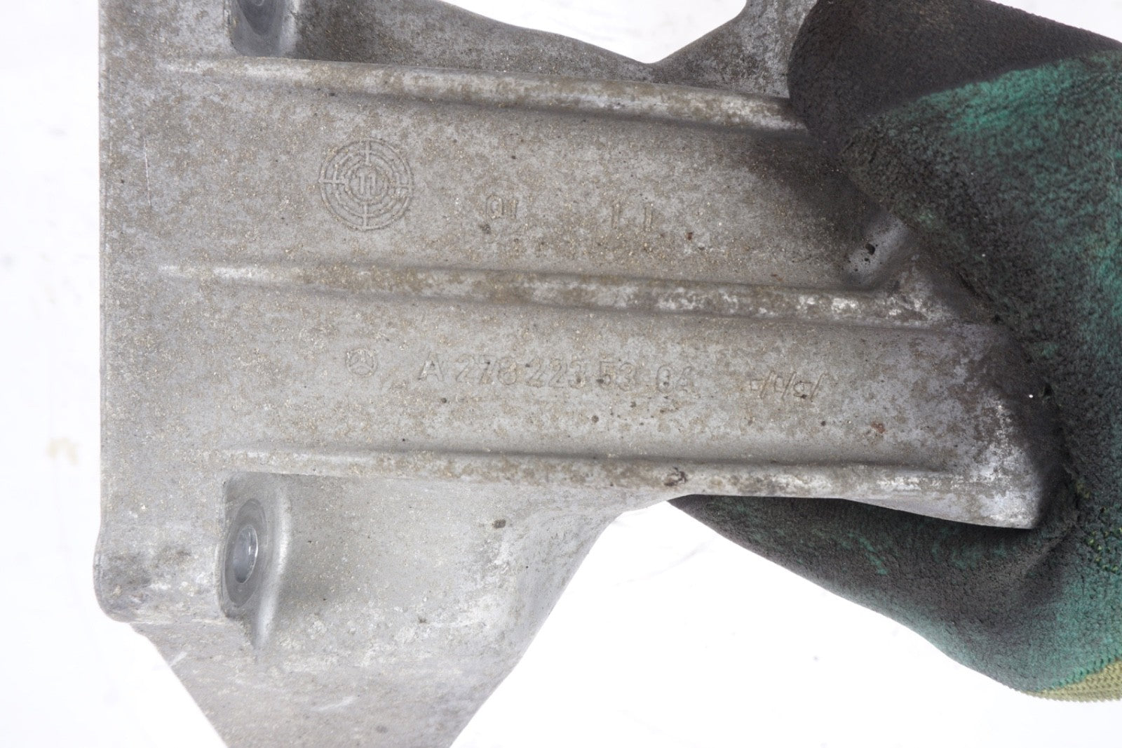 2014 - 2017 MERCEDES S550 W222 RWD  LEFT ENGINE MOUNT SUPPORT BRACKET OEM