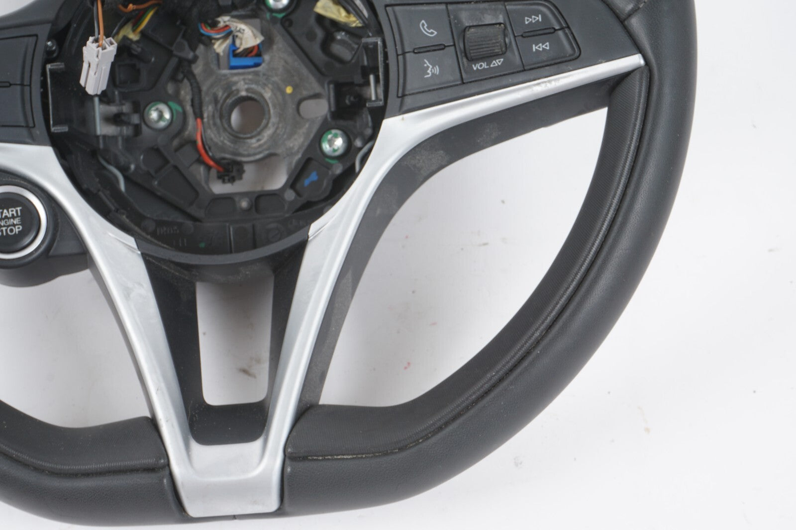 17 - 19 Alfa Romeo Giulia STEERING WHEEL W/ CONTROLS OEM