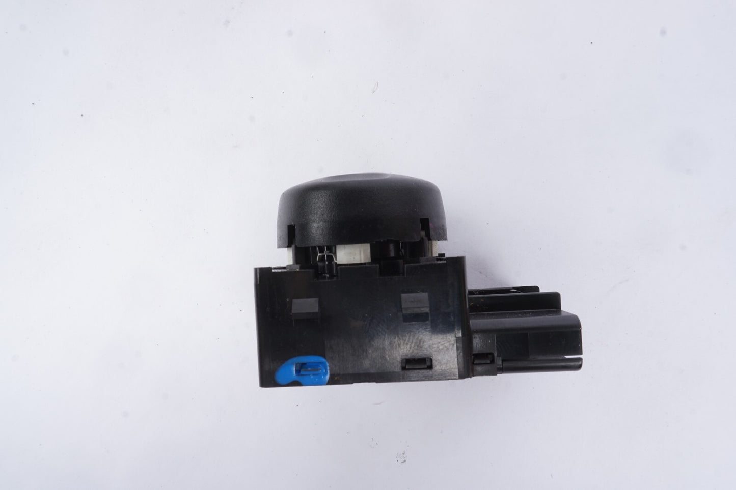 2017 - 2023 Alfa Romeo Giulia Front Left Side Seat Switch Lumbar OEM