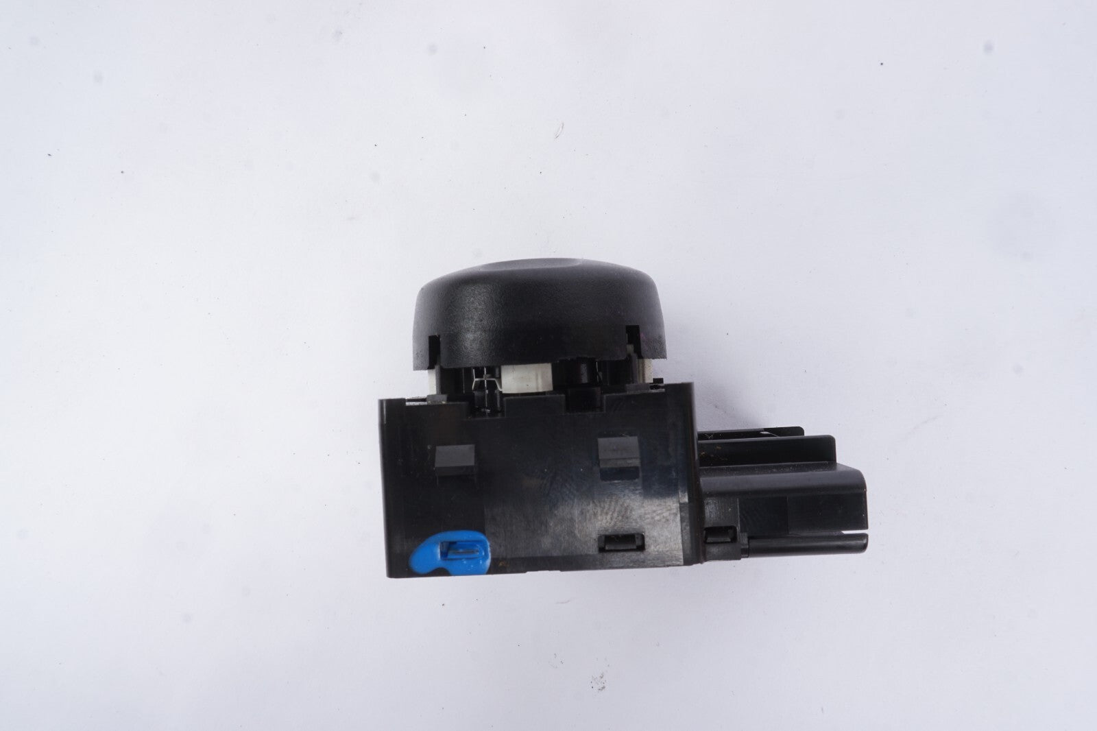 2017 - 2023 Alfa Romeo Giulia Front Left Side Seat Switch Lumbar OEM