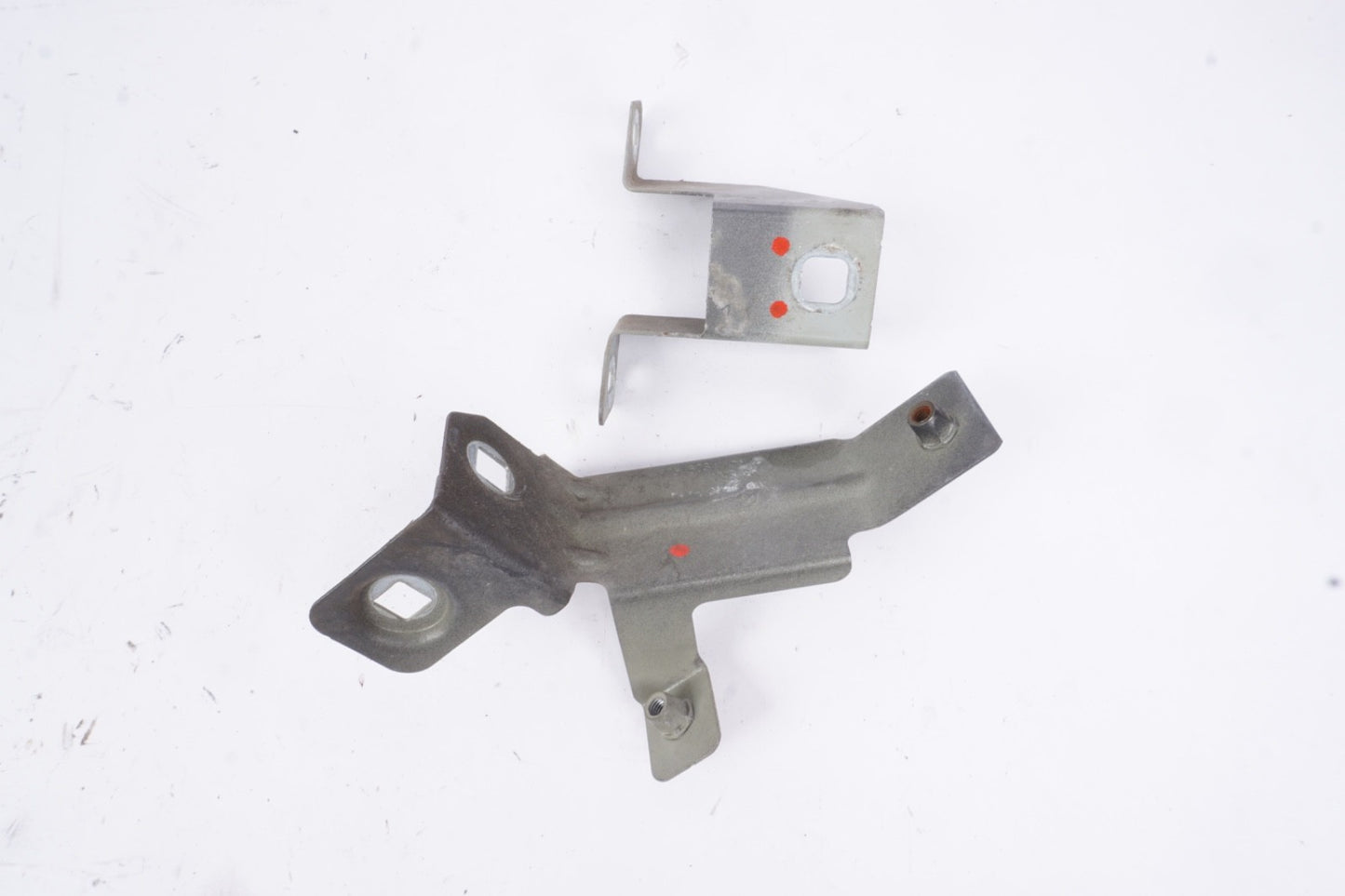 2011-2018 PORSCHE CAYENNE 958 DRIVER FRONT LEFT FENDER MOUNT BRACKET OEM