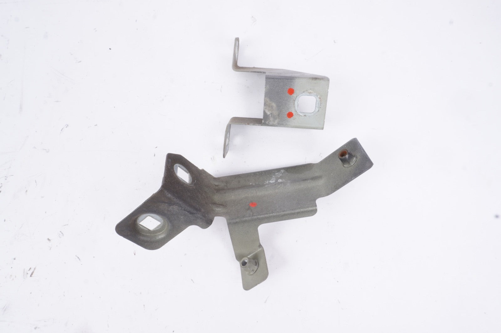 2011-2018 PORSCHE CAYENNE 958 DRIVER FRONT LEFT FENDER MOUNT BRACKET OEM