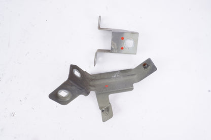 2011-2018 PORSCHE CAYENNE 958 DRIVER FRONT LEFT FENDER MOUNT BRACKET OEM