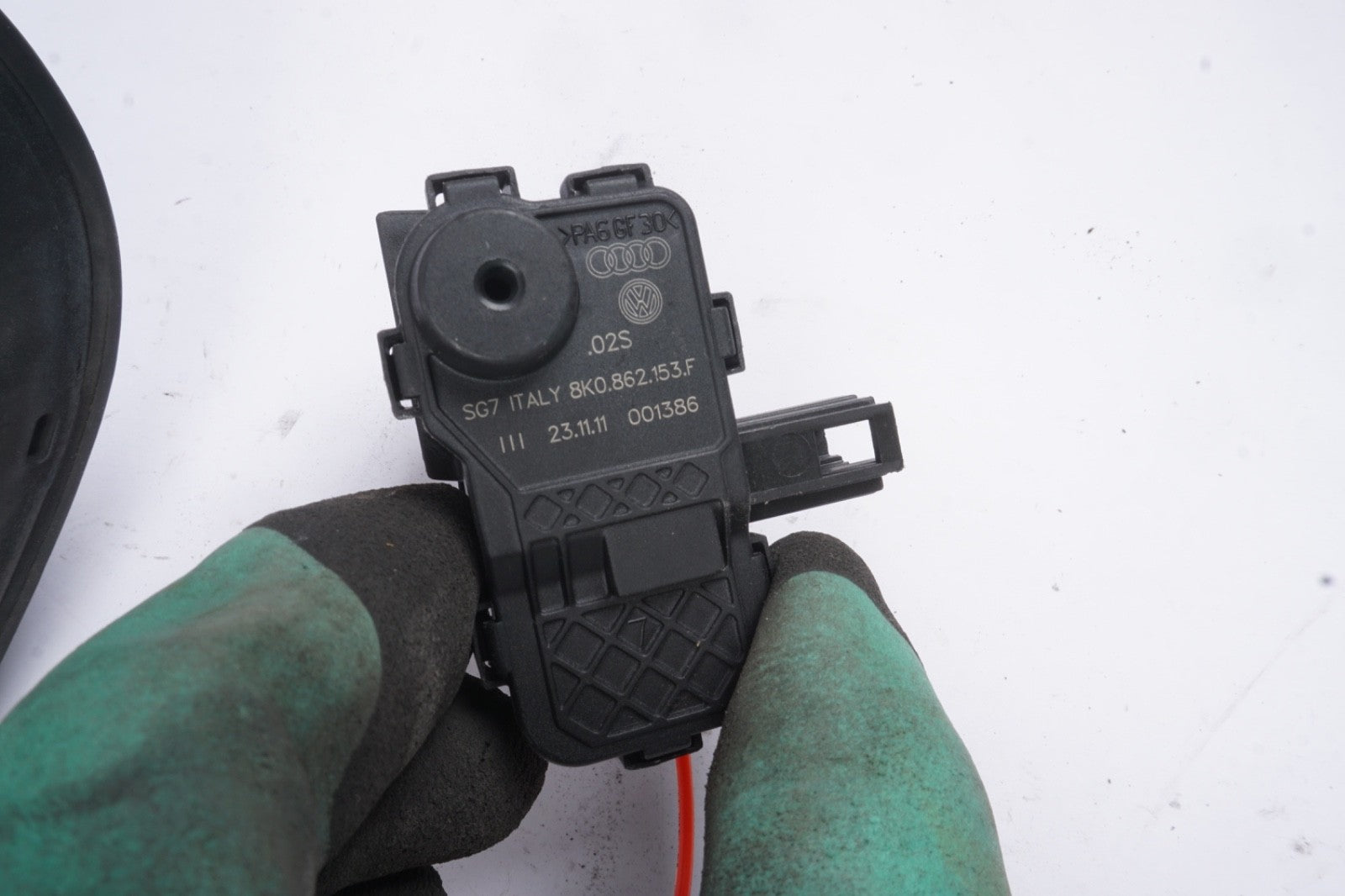 2011-2018 PORSCHE CAYENNE REAR FUEL TANK DOOR & POCKET 7P5809857 OEM