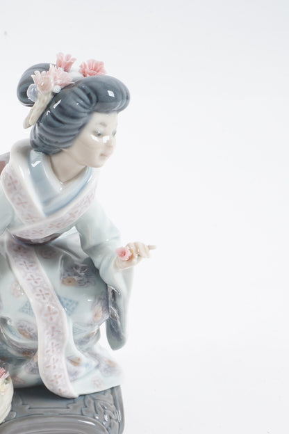 Lladro Asian Woman w/ Flower Basket